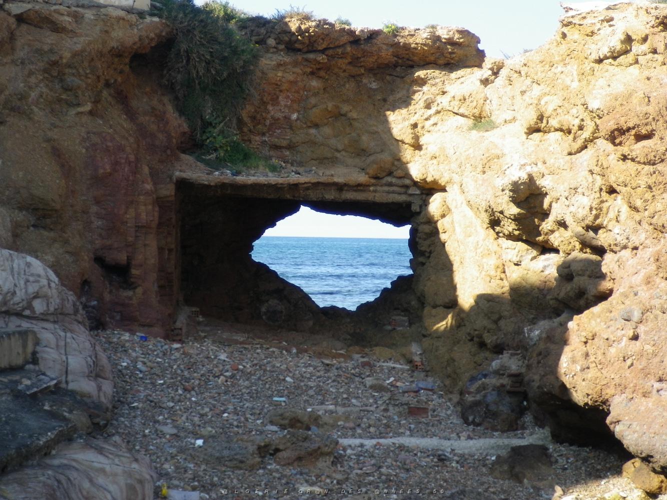 1383 le trou dans les rochers.JPG